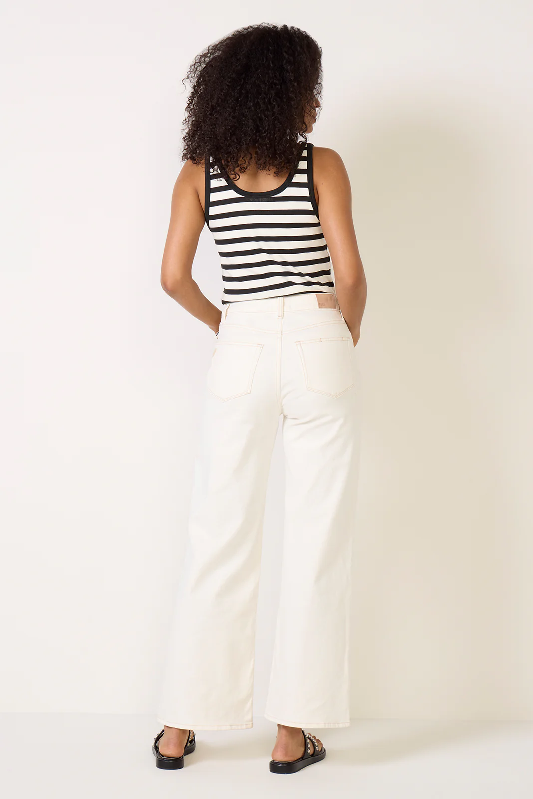 Anessa w Vintage Welt Pockets - Image 4