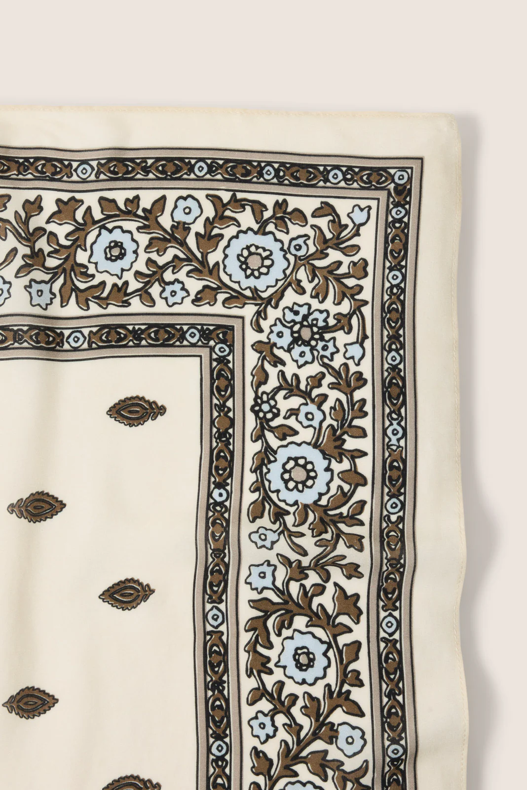 Dutton Paisley Bandana - Image 2