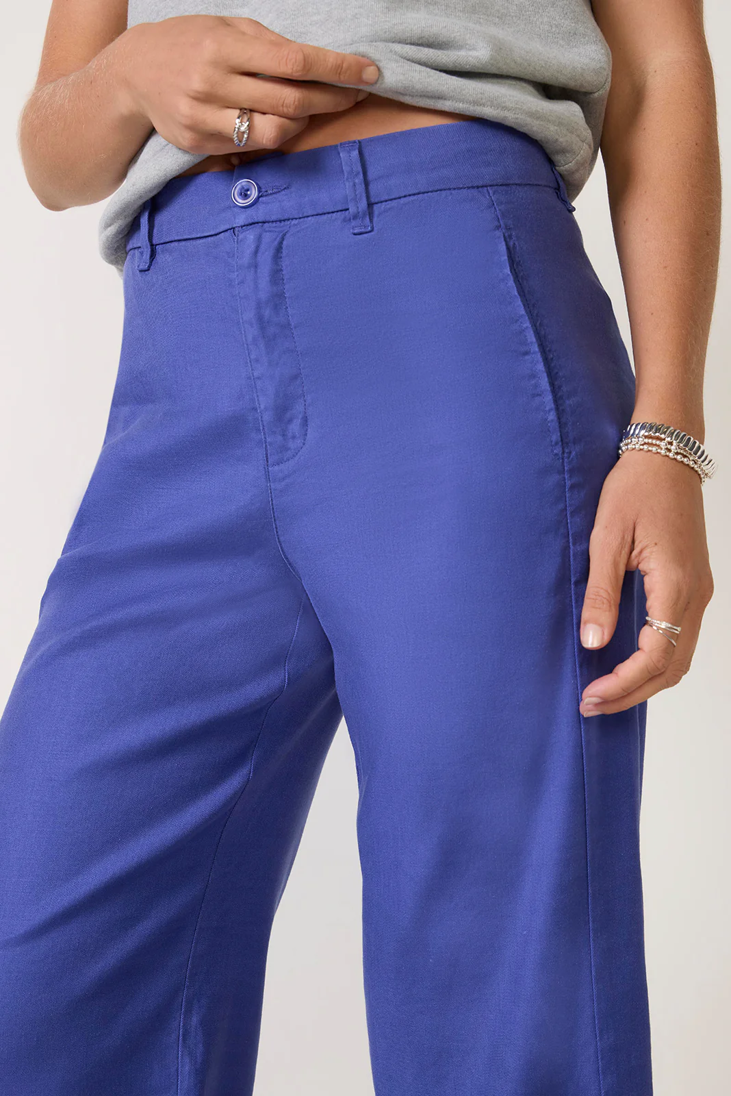 Joelle Stretch Linen Crop - Image 2