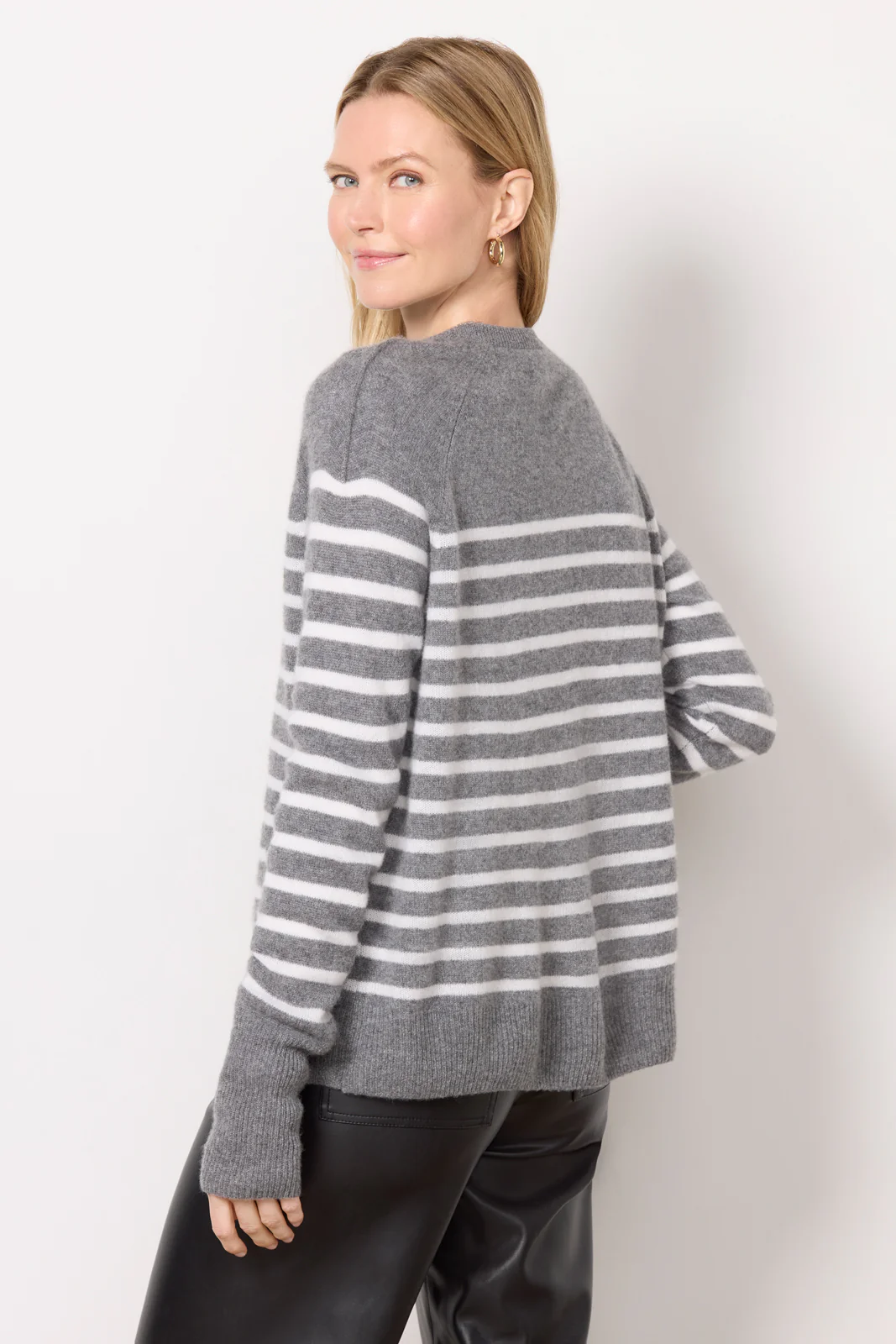 Kate Vneck Cashmere Pullover - Image 4