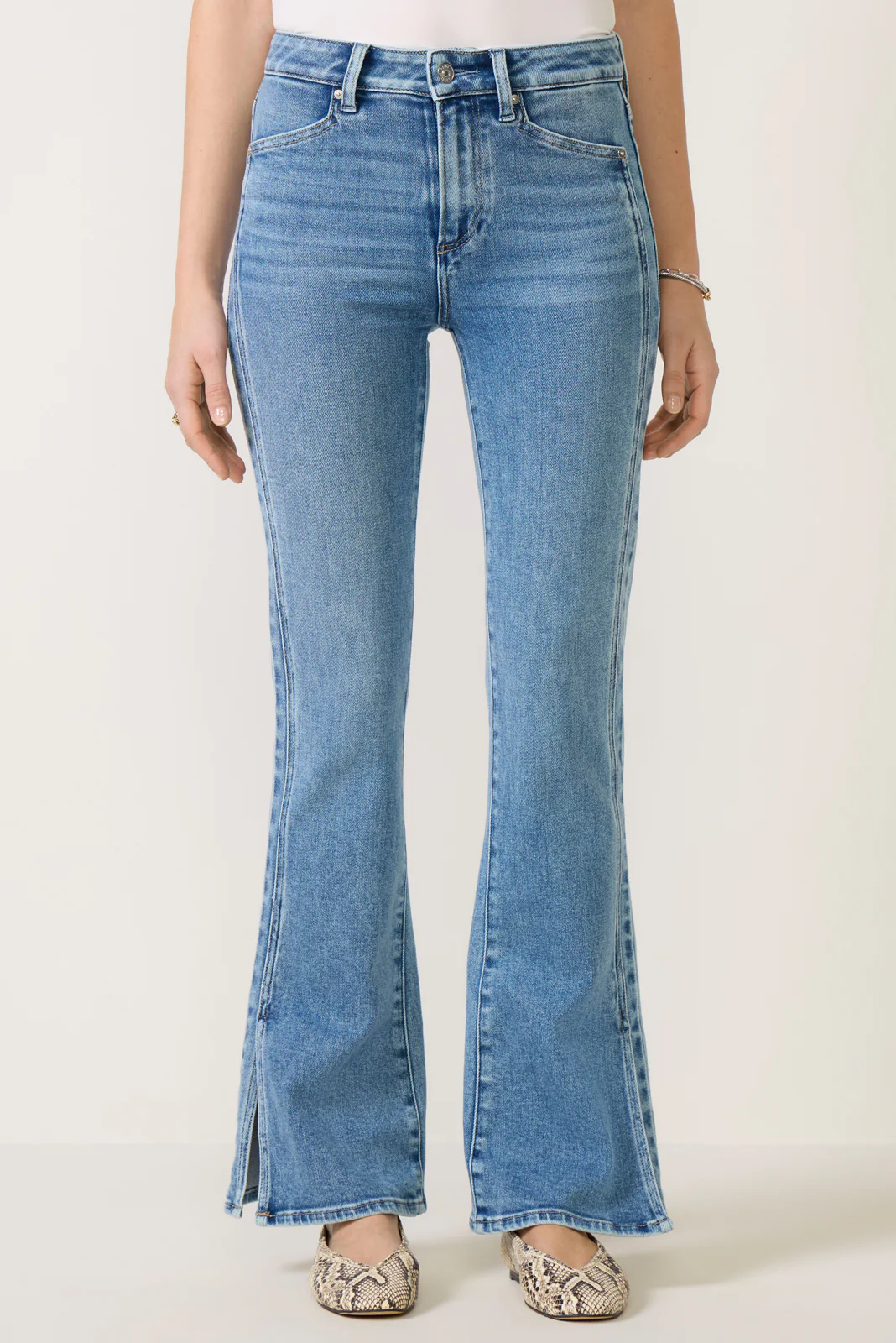 Laurel Canyon 32` W/ Forward Panel - Image 5