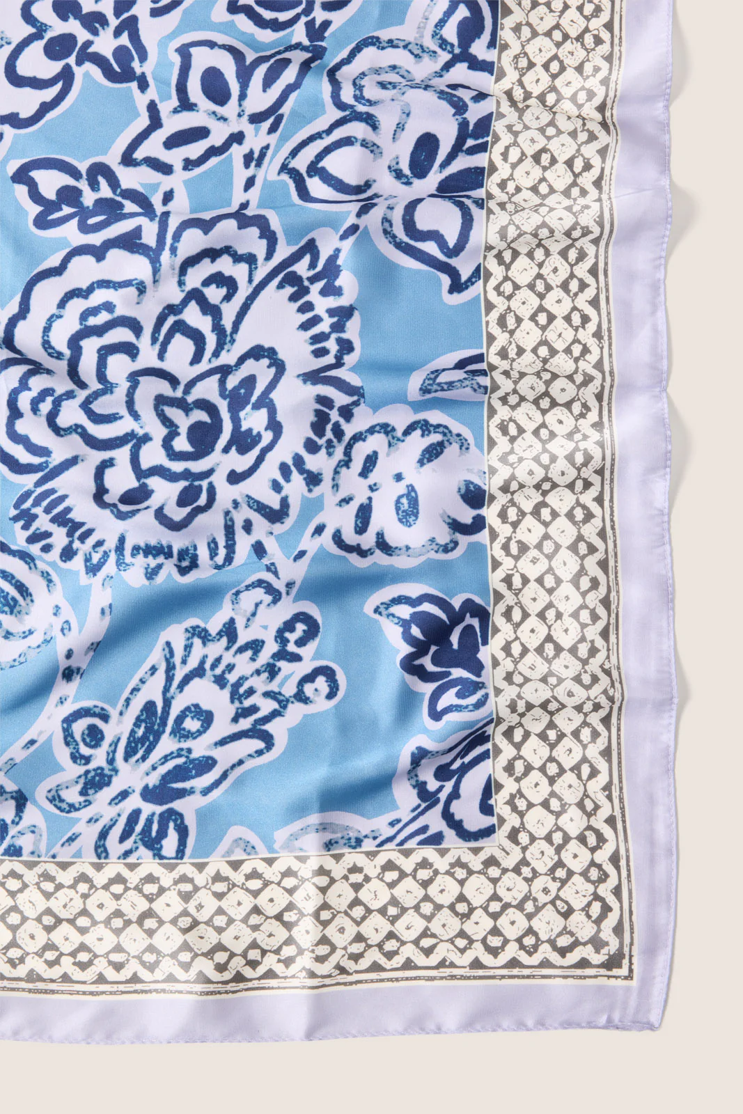Lila Floral Bandana - Image 2