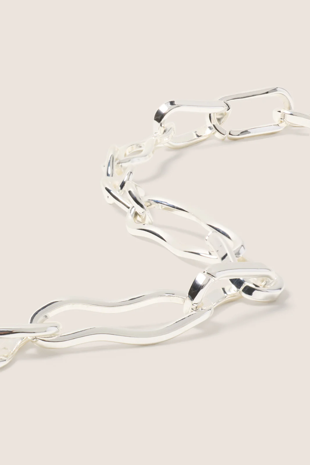 Meg Hammered Link Necklace - Image 2